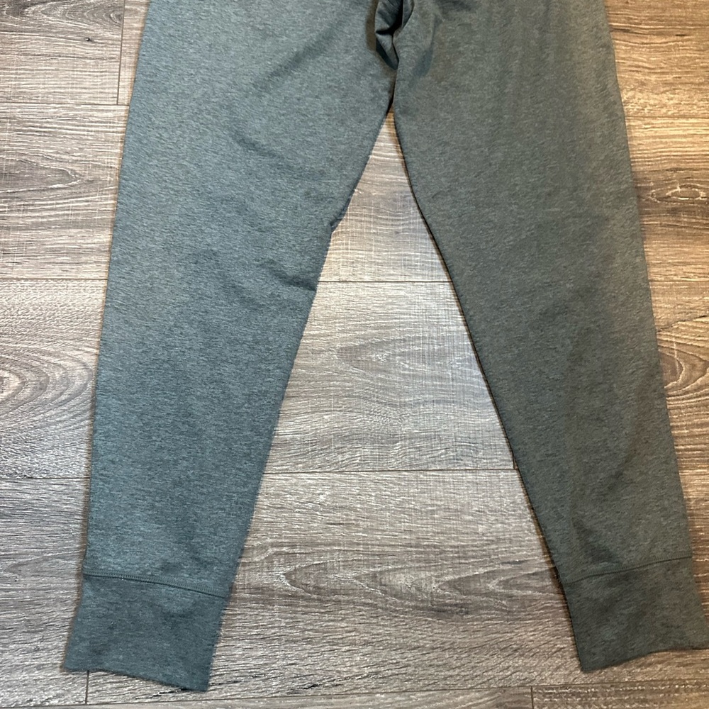 Vuori Men’s Small Sunday performance Jogger Pants Heather Green - Picture 12 of 14